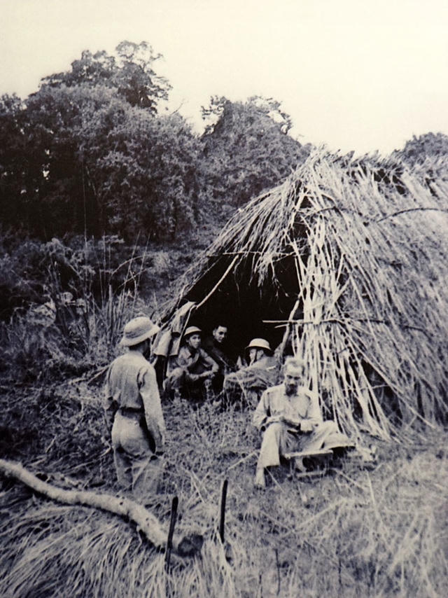 Trên đường đi chiến dịch biên giới 9/1950, nơi nghỉ chân của Chủ tịch Hồ Chí Minh khi là nhà dân, khi là hang núi, khi là lán dựng tạm ven đường.