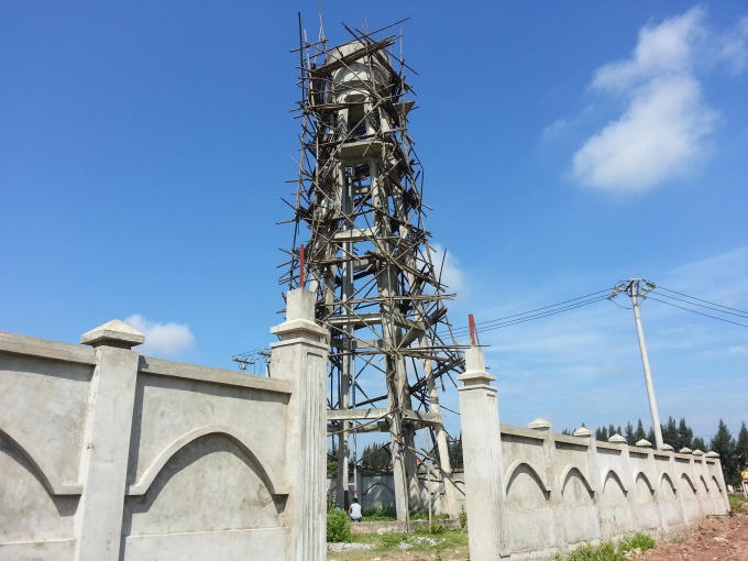 Công trình nhà máy nước Kim Hải gần 14 tỷ nằm phơi nắng phơi mưa, chưa biết bao giờ mới thực sự đem lại dòng nước sạch như mong đợi của đông đảo cư dân trong vùng.