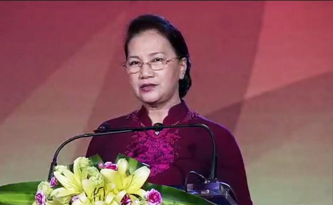 Đồng chí Nguyễn Thị Kim Ngân, Ủy viên Bộ Chính trị, Chủ tịch Quốc hội phát biểu chỉ đạo tại chương trình.