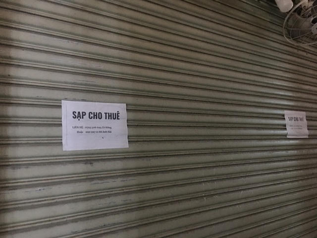 Nhiều tiểu thương đã quyết định bán hoặc cho thuê quầy sạp. Ảnh: Đại Việt