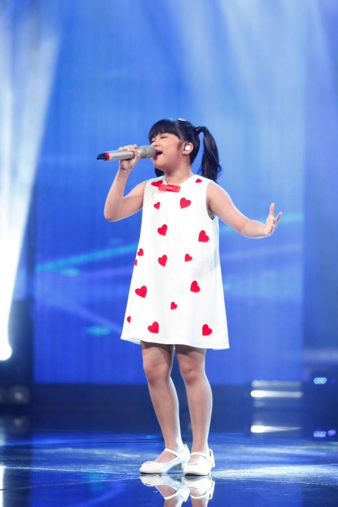 Bảo Trân thể hiện ca khúc "Mẹ yêu ơi" giành tặng mẹ.