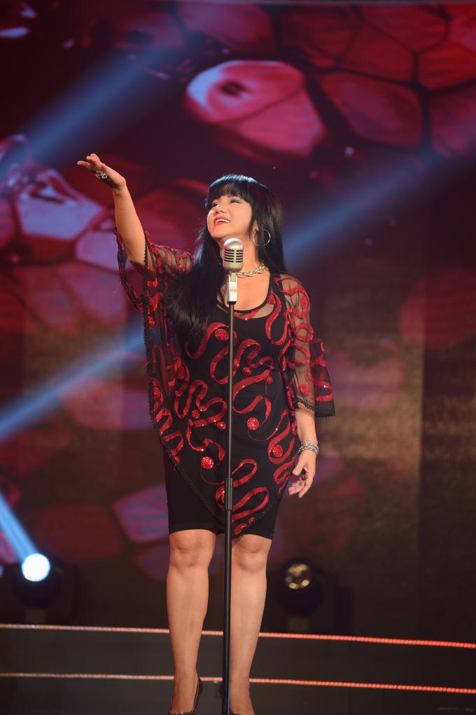 Nữ ca sĩ Ngọc Ánh với "Dừng bước giang hồ".