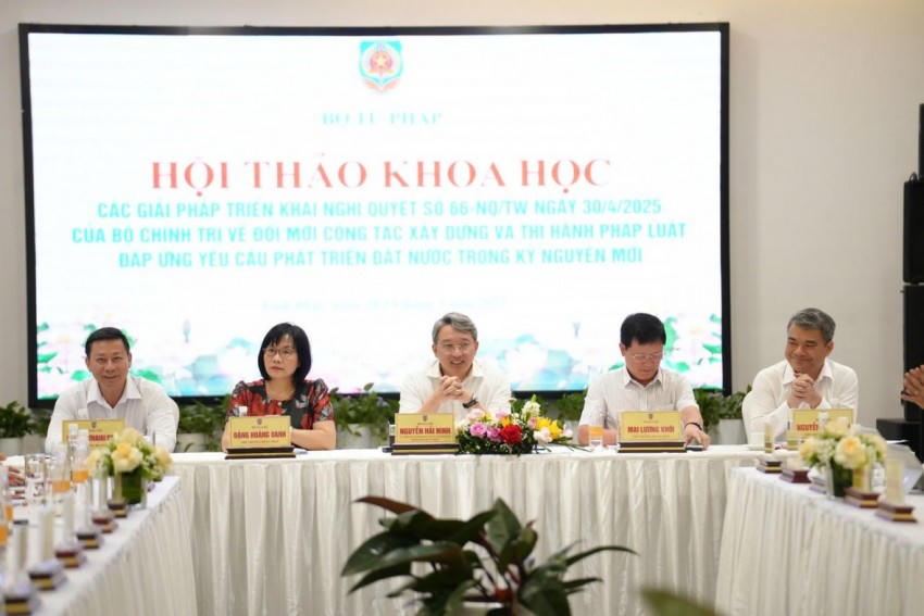 Bộ trưởng Nguyễn Hải Ninh chủ trì Hội thảo khoa học các giải pháp triển khai Nghị quyết 66 của Bộ Chính trị.