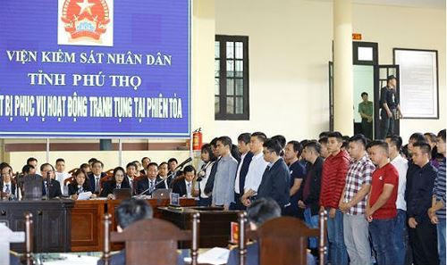 Tòa án nhân dân tỉnh Phú Thọ xét xử vụ đánh bạc nghìn tỷ. (Ảnh Tiền Phong)