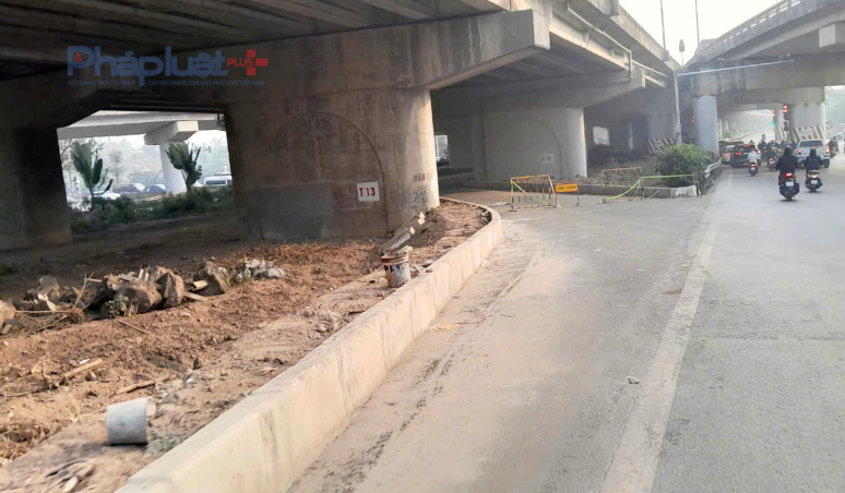 Theo ghi nhận của Phóng viên, các phương tiện lưu thông dưới mặt đất hướng từ Long Biên qua cầu Thanh Trì hướng về đường Đồ Mười - Giải Phóng đi về phía Ngọc Hồi, bến xe Nước Ngầm cao tốc Pháp Vân - Cầu Giẽ có thể rẽ ngang dưới gầm cầu không cần phải đi đến nút giao tại ngã 6 Giải Phóng - Ngọc Hồi - Linh Đàm như trước đây.