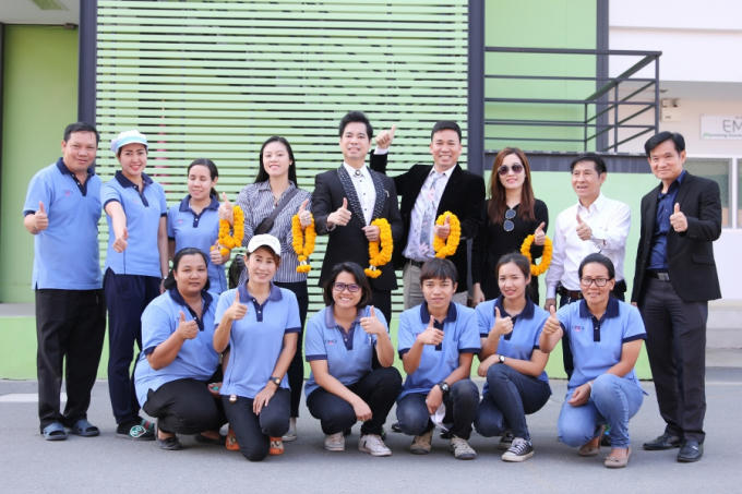 Danh ca Ngọc Sơn được người hâm mộ chào đón nồng nhiệt ở Thái Lan