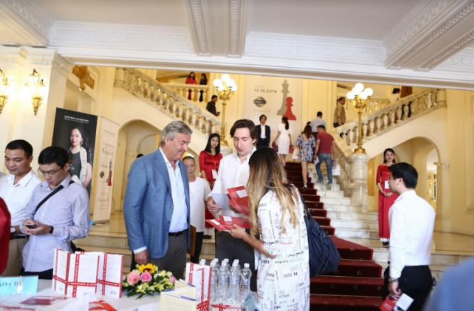 Buổi giao lưu có sự tham dự đông đảo khách mời trong và ngoài nước.