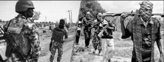 Quân đội Nigeria và phiến quân Boko Haram.