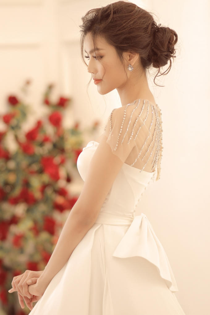 Váy cưới David Wong đặc biệt với 10.000 viên pha lê dành cho Lan Khuê