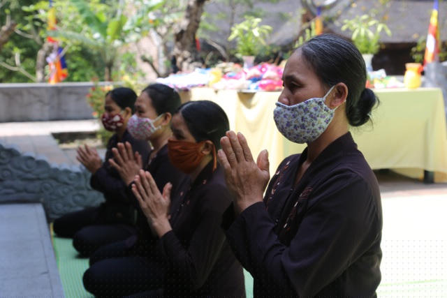 Các Phật tử thành kính mừng lễ Phật đản PL.2564 thực hiện nghiêm phòng chống dịch Covid-19.