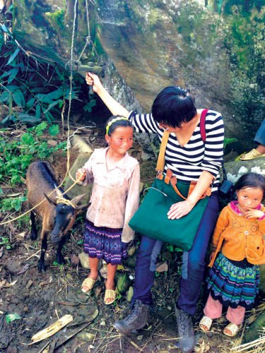 Thu Trang- nữ nhà báo mắc nợ với trẻ em vùng cao