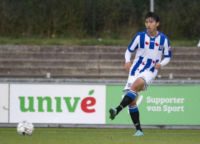 Văn Hậu vẫn chưa được sử dụng ở Heerenveen