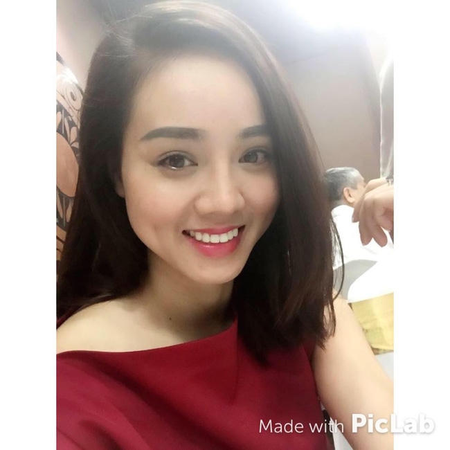 Vừa làm phóng viên, Ngọc Hà cũng tranh thủ kinh doanh online trên trang Facebook của mình.