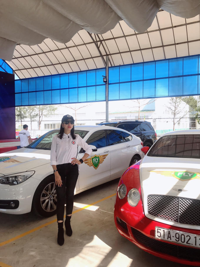Hoa hậu ngành thiết kế Nhật Phượng khoe chuyến du ngoạn đẳng cấp với Limousine và trực thăng