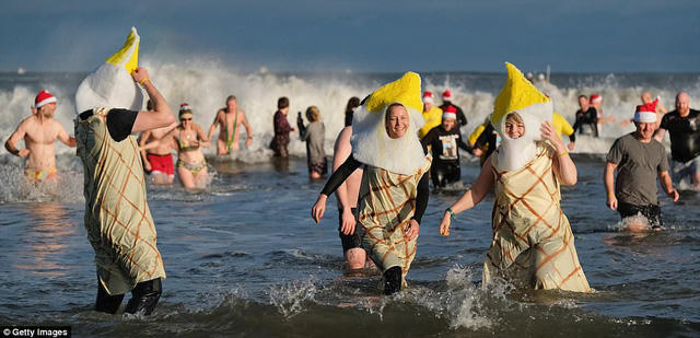 H&oacute;a trang th&agrave;nh những que kem