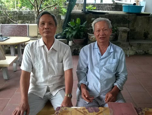 Ông Ngô Văn Tiển (ảnh phải): “Tôi làm Đại đội trưởng C736 từ tháng 7-1968 cho đến hết năm 1972, sau đó ra Hà Nội điều dưỡng thì bàn giao chức trách lại cho một đồng chí Thiếu úy quân đội”- Ảnh: Xuân Hoàng.