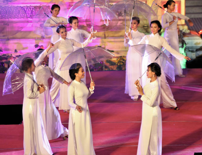Festival Huế 2018: “Huế Vàng Son”, độc đáo áo dài xưa