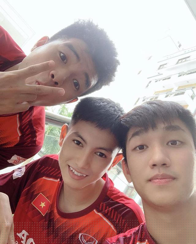 Nụ cười răng khểnh làm nên thương hiệu riêng của Trọng Hùng
