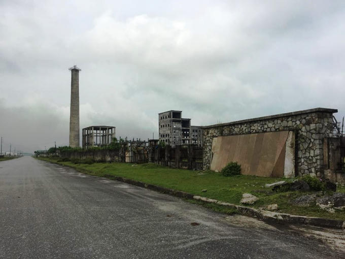 Đường giao thông trước khuôn viên dự án được nhà nước ưu tiên làm mới hoàn toàn, tuy nhiên không hiểu sao dự án vẫn "chết yểu".