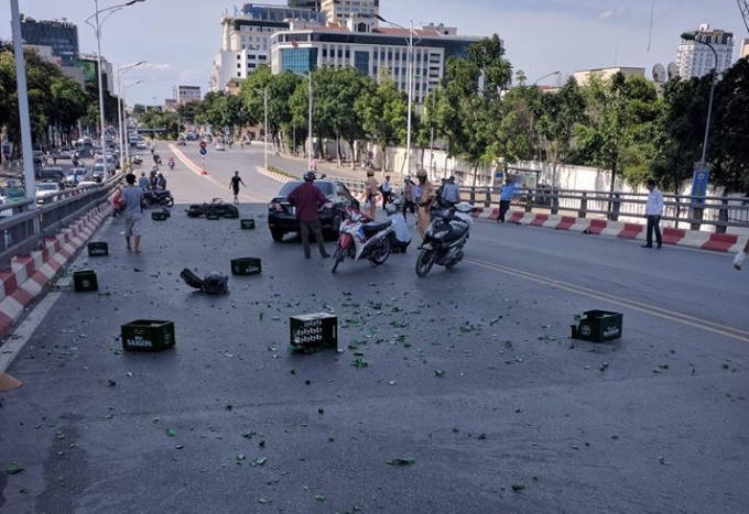 Ngay sau khi xảy ra vụ tai nạn, Đội CSGT số 2 đã có mặt để điều tiết giao thông và điều tra nguyên nhân vụ tai nạn (ảnh Otofun.net)