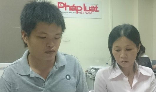 Anh Sơn (bên trái, đồng bị đơn) trao đổi sự việc.