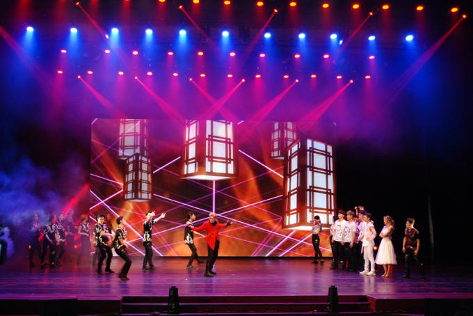 Nghệ thuật nhảy đường phố xuất hiện trong chương trình.