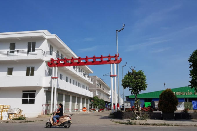 Do để xây dựng hàng trăm căn nhà dạng Shop house tại chợ đầu mối hoa quả, nhiều lãnh đạo quận Hồng Bàng bị đề nghị xử lý kỷ luật.