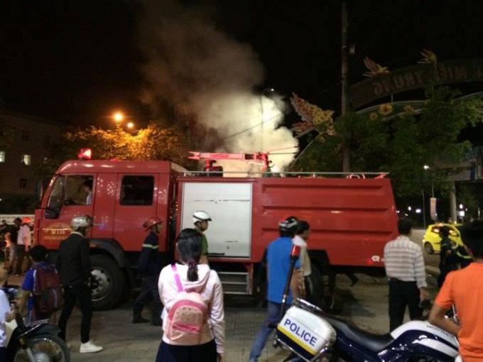 Xe chữa cháy đã được điều động đến khống chế đám cháy.