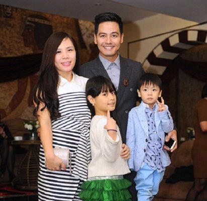 Theo tìm hiểu, vợ MC Phan Anh là Dương Tuấn Ngọc,sinh năm 1981 và hiện đang làm trong lĩnh vực ngân hàng.