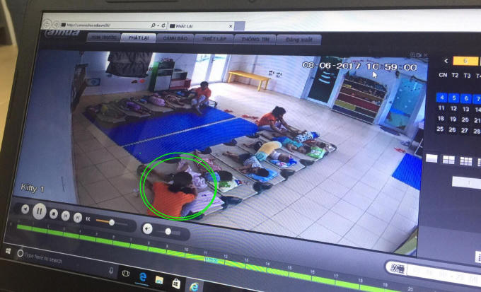Đại diện nhà trường cho rằng cháu Th. bị những vết bầm trên người có thể là do cô giáo đã “giằng co mạnh tay” với cháu Th. trong quá trình ấp cháu ngủ.