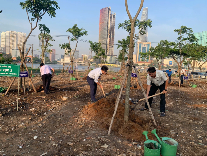 TP HCM trồng 200 cây xanh dọc sông Sài Gòn.