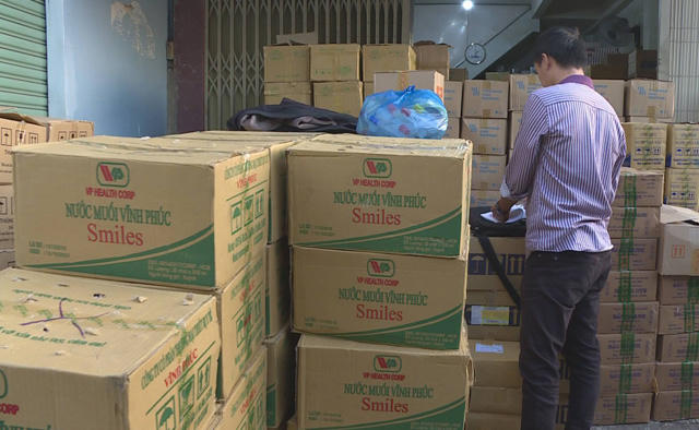Cơ quan chức năng đang kiểm đếm số thuốc, thực phẩm chức năng không rõ nguồn gốc.