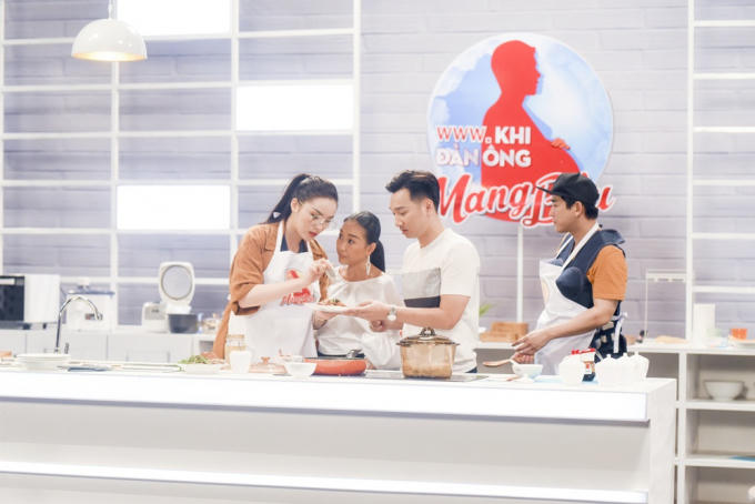 Xúc động khi Hương Giang chia sẻ thời đi học không được bạn bè tôn trọng