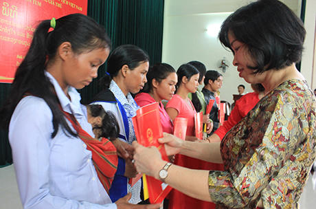 d.c luong thi lanh trao quyet dinh