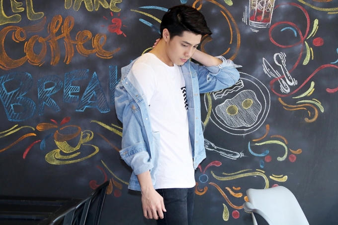 Ngày 7/5 tới đây, nam ca sỹ sẽ có đêm nhạc riêng mang tên "Blue Signature Night" ( Đêm nhạc Dấu Ấn Xanh) tại một bar lớn ở TP.Hồ Chí Minh.