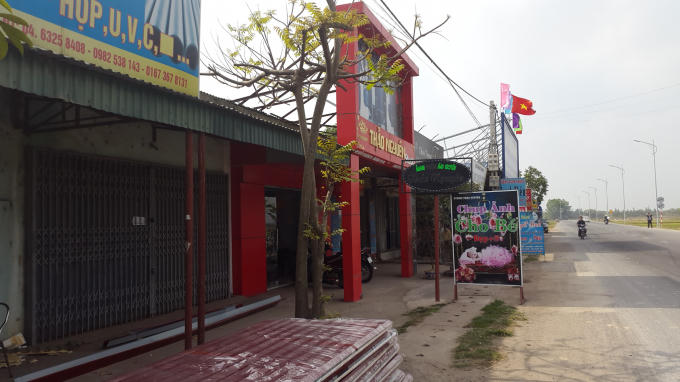 Khu đất HTX thuê thời hạn 10 năm của các hộ dân đã được xây dựng thành kiot và các công trình khác.