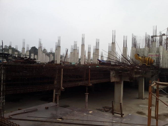 Tuy nhiên, Đại siêu thị Ciputra đến nay vẫn là bãi công trường ngổn ngang với cột bê tông, sắt thép hoen gỉ.
