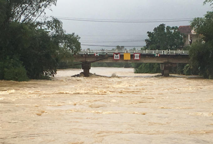 Theo Ban Chỉ huy Phòng chống thiên tai và Tìm kiếm cứu nạn thành phố Đà Nẵng nhận định, tình hình mưa lũ còn diễn biến phức tạp do các hồ thủy điện ở thượng nguồn sông Vu Gia – Thu Bồn.