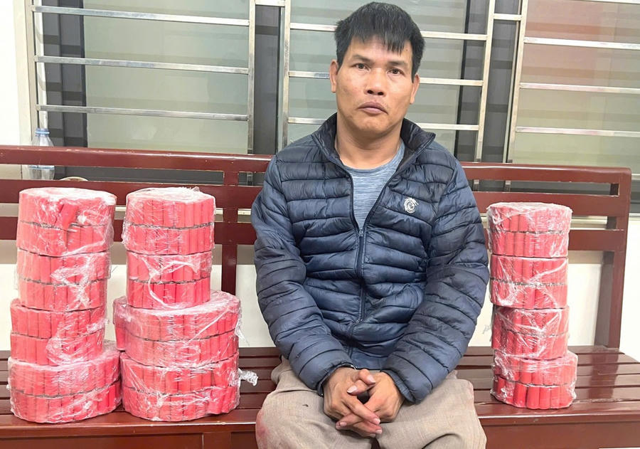 Đối tượng Nguyễn Tiến Trường và tang vật vụ án.