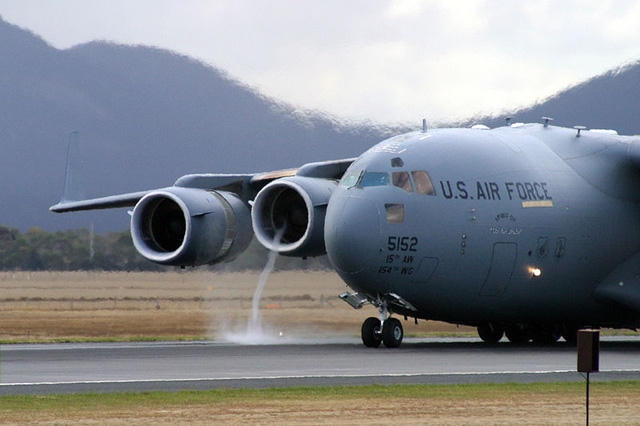 "Siêu máy bay" vận tải quân sự Boeing C-17 của Mỹ đã đưa 5 chuyến hàng đặc biệt tới Việt Nam trong tuần qua, phục vụ cho chuyến công du của Tổng thống Obama. (Ảnh: Wikipedia).