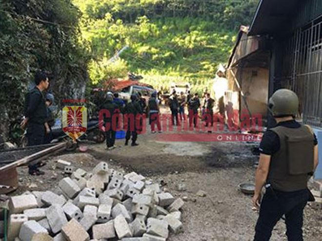 Sau hơn 48h bao vây, kết hợp nhiều biện pháp nghiệp vụ, lực lượng Công an đã tiêu diệt, bắt giữ toàn bộ số đối tượng. Đảm bảo an toàn cho người dân và lực lượng truy bắt, thu giữ một số lượng lớn vũ khí và tang vật khác.