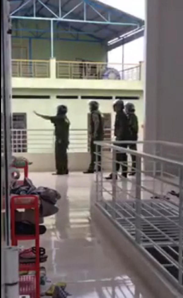 Lực lượng chức năng nhanh chống tiếp cận, thuyết phục và khống chế đối tượng.
