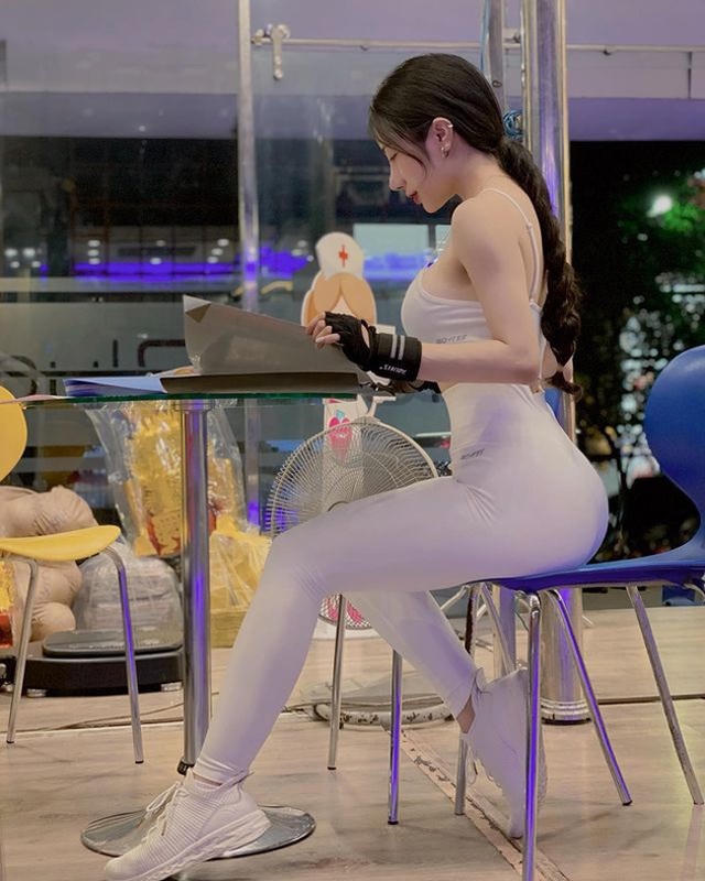 Đầu năm 2019, Hồng Nhung tăng liền 13kg, từ 51kg lên 64kg. 