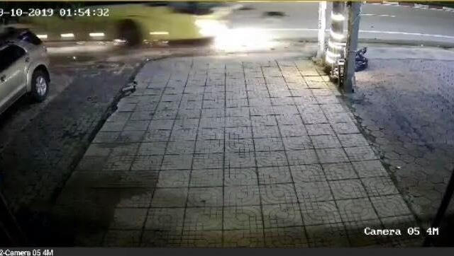 Kinh hoàng clip xe khách tông xe máy khiến 2 nữ sinh viên thương vong