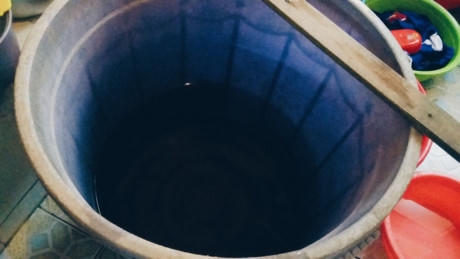 Tuy nhiên, tại một số phòng, nước vẫn bị vẩn đục.              Nhiều sinh viên cho biết, tình hình nước tuy đã cải thiện nhưng vẫn còn khá đục, không phải phòng nào cũng có nước trong để sử dụng.