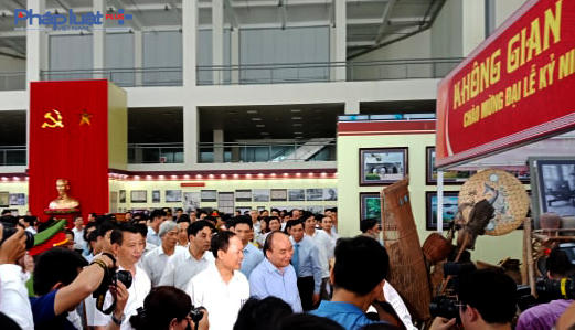 Không gian tư liệu triển lãm được bài trí khá ấn tượng