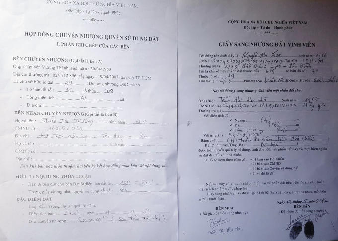 Các giấy chuyển nhượng đất bằng tay giữa ông Thành, bà Loan với người dân.