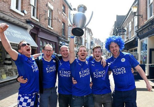 Thành phố Leicester tràn ngập một màu xanh. Dường như các CĐV đã sẵn sàng cho thời khắc vĩ đại nhất lịch sử đội bóng.