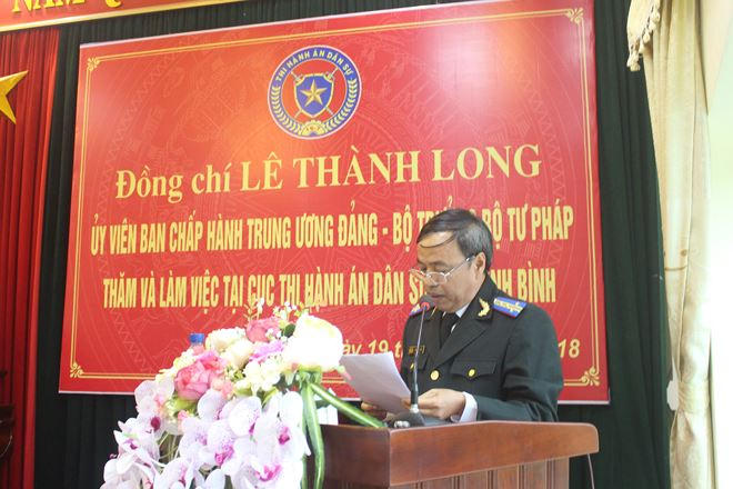 Cục trưởng Phạm Xuân Túy báo cáo với Bộ trưởng và Đoàn công tác.