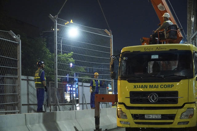 Dự kiến công việc tháo dỡ hàng rào sẽ hoàn thành trong khoảng 1 tháng.